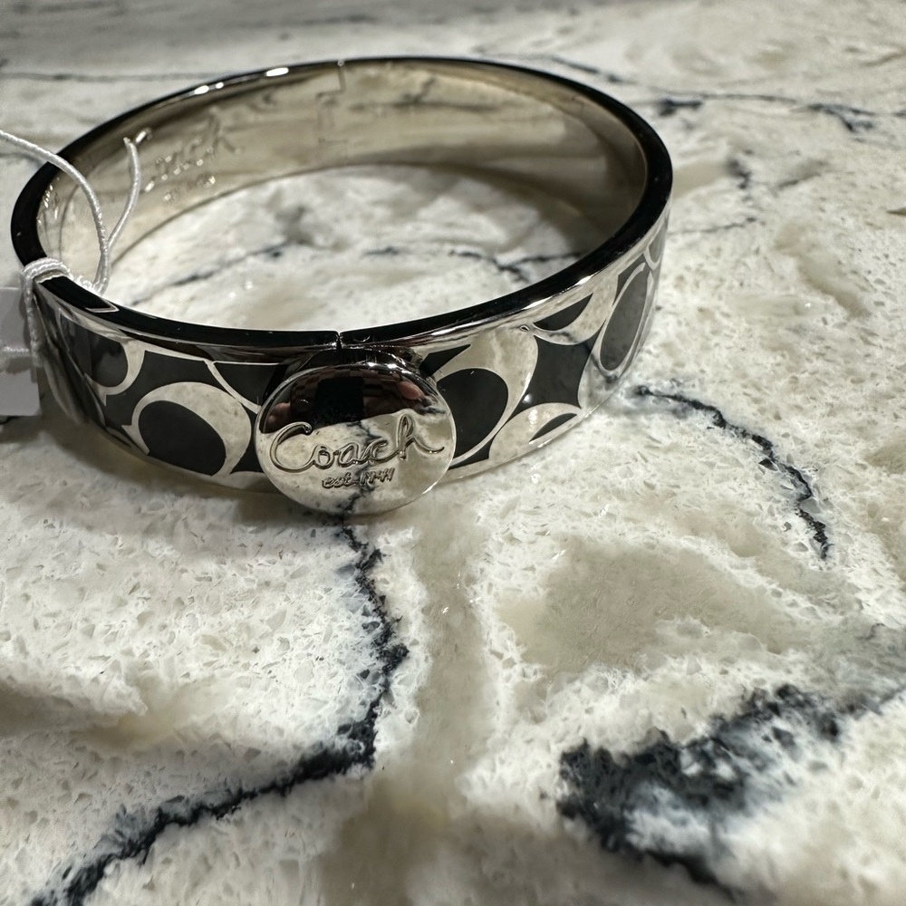 💥 NWT Coach silver and black signature bracelet